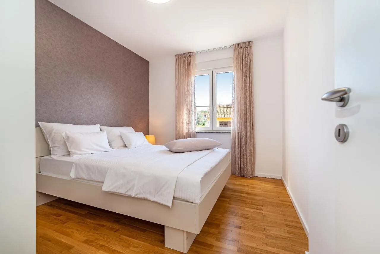 Apartment Oasis زادار